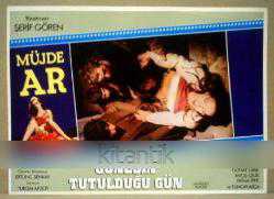 Efemera - GÜNEŞİN TUTULDUĞU GÜN FİLMİNİN LOBİ KARTI - NO: 4 - MÜJDE AR, BÜLENT BİLGİÇ, SELAHATTİN FIRAT - kitantik - kitaLog
