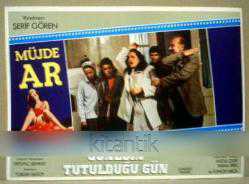Efemera - GÜNEŞİN TUTULDUĞU GÜN FİLMİNİN LOBİ KARTI - NO: 1 - MÜJDE AR, BÜLENT BİLGİÇ, SELAHATTİN FIRAT - kitantik - kitaLog