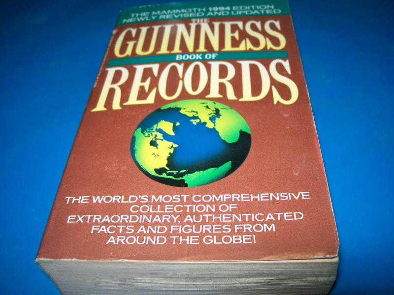 Книга гиннесса 2024. The Guinness book of records 1991. The Guinness book of records 1996. Guinness book of records 1982. Гиннес большая книга знаний.