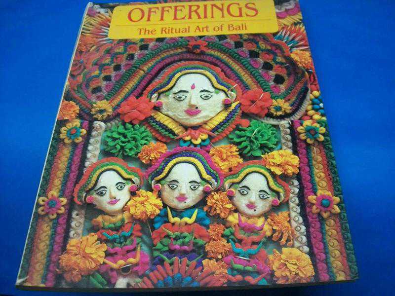 OFFERINGS THE RITUAL ART OF BALİ - FRANCINE BRINKGREVE - İkinci El