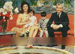 Efemera - Son İran Şahı Muhammed Rıza Pehlevi, Eşi Farah Diba ve Çocukları - 1967 Yılında Postadan Geçmiş Kartpostal - kitantik - kitaLog