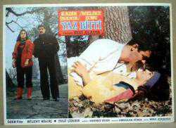 Efemera - YAZ BİTTİ FİLMİNİN LOBİ KARTI - NO: 6 OYNAYANLAR: KADİR İNANIR, MELİKE ZOBU, BÜLENT BİLGİÇ, TUL&Ucirc; ÇİZGEN - kitantik - kitaLog