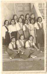 Ankara Kız Enstitüsü'nden Öğrenci / Muallim Hatıraları -5:  Kız Talebelerden Bir Grup - 1948