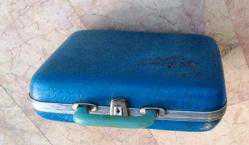 İLK OKUL CANTASI PEMBE PANTERLİ PLASTİK YANLAR METAL
