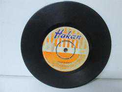 DOLDUR İÇEYİM VE SAHTE GÜLÜŞ 
AYNUR AKIN