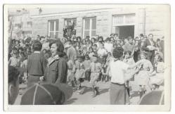 Fotoğraf: Bir Okul Önünde Tören Gösterisi Esnasında