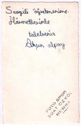 Tüllü Gelinlik Giysisi İçinde İki Çocuk Portresi