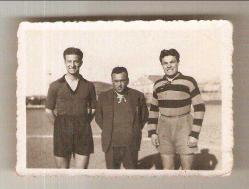 ESKİ FUTBOLCULAR ADLARI ARKADA YAZILI...