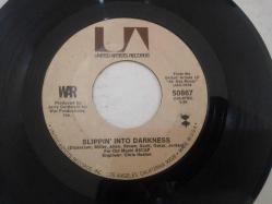 WAR 45'LİK PLAK - SLIPPIN' INTO DARKNESS (DİCKERSON MİLLER ALLEN BROWN SCOTT OSKAR JORDAN) - NAPPY HEAD (THEME FROM ''GHETTO MAN'')