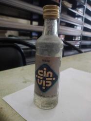 Antika - TEKEL CİN CAM ŞİŞE İÇERİSİNDE - AÇILMAMIŞ %20 DOLUDUR GERİ KALAN KISMI UÇMUŞTUR - 47 DERECE 5 CL - KOLEKSİYONLUK MİNİ ŞİŞE - kitantik - kitaLog