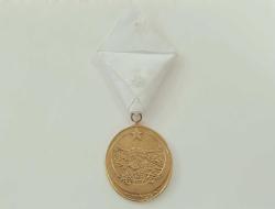 İSTİKLAL MADALYA ASKI APARATI BEYAZ ( SATIŞTAKİ ÜRÜN SADECE ÜST ASKI APARATIDIR )  B752