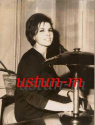 ŞARKICI ZALİHA ÖZGEN ORİJİNAL FOTOĞRAF...