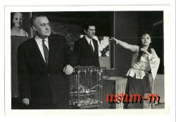 TEHLİKELİ GÜVERCİN ADLI OYUNDAN BİR SAHNE...