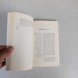 BİRAZ YAĞMUR KİMSEYİ İNCİTMEZ - KEMAL SAYAR - -