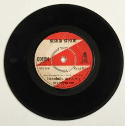 İstanbulu Artık Hiç Sevmiyorum - İstanbula Gelmeseydim / Nesrin Sipahi - 45'lik PLAK