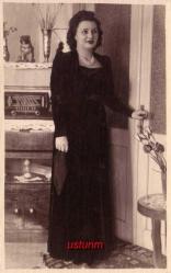 ŞIK VE GÜZEL BİR BAYANIN ESKİ FOTOĞRAFI...