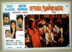 Efemera - KÖŞE KAPMACA FİLMİNİN LOBİ KARTI - NO: 2 OYNAYANLAR: ZEKİ ALASYA, METİN AKPINAR, PERİHAN SAVAŞ, ADİLE NAŞİT - kitantik - kitaLog