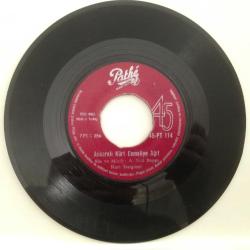 Urfalı Nuri Sesigüzel / Gülizar - Ankaralı Kürt Cemaliye Ağıt / 45'lik plak