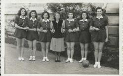 İzmir Kız Lisesi Toplu Fotoğraf 22 Nisan 1948 / Fotoğraf Stüdyosu: Foto Altınordu Kerim Adır