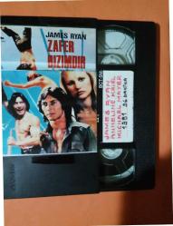 Efemera - ZAFER BİZİMDİR-JAMES RYAN TÜRKÇE VHS VİDEO KASET - kitantik - kitaLog