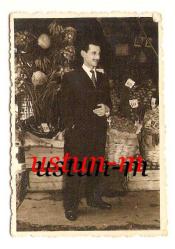 MANAV ÖNÜNDE SİGARA İÇEN ADAM ESKİ FOTOĞRAF...