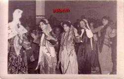 FOTO GAFFUR DERİN / BALIKESİR YEREL KIYAFETLERİYLE DANS EDEN KIZLAR...