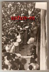ANKARA 2 EKİM 1962 / GENÇLER MİLLİ PİYANGO ÖNÜNDE...