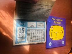 25 Şubat 1984 hediyelik orijinal Diyanet takvim yaprağı (Cin Ali kitabı hediyeli:)