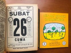 26 Şubat 1982 hediyelik orijinal Saatli Maarif takvim yaprağı (Cin Ali kitabı hediyeli:)