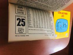 25 Mart 1977 hediyelik orijinal Diyanet takvim yaprağı (Cin Ali kitabı hediyeli:)