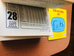 28 Nisan 1977 hediyelik orijinal Diyanet takvim yaprağı (Cin Ali kitabı hediyeli:)