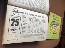 25 Nisan 1975 hediyelik orijinal Diyanet takvim yaprağı (Cin Ali kitabı hediyeli:)