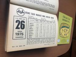 26 Nisan 1975 hediyelik orijinal Diyanet takvim yaprağı (Cin Ali kitabı hediyeli:)