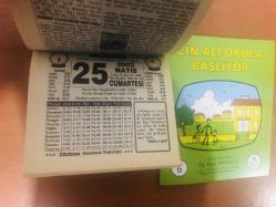 25 Mayıs 2002 hediyelik orijinal Türkiye gazetesi takvim yaprağı (Cin Ali kitabı hediyeli:)