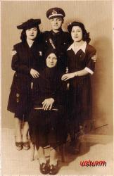 ESKİLERDEN BİR SUBAY VE AİLESİNİN FOTOĞRAFI...