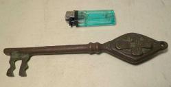 M11-----HIRISTİYAN SİMGELİ ESKİ BAKIR ANAHTAR-18 CM BOYUNDA