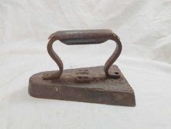 ANTİKA YÜZ YILLIK DEMİRDÖKÜM ÜTÜ