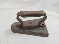 ANTİKA YÜZ YILLIK DEMİRDÖKÜM ÜTÜ