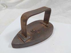 ANTİKA YÜZ YILLIK DEMİRDÖKÜM ÜTÜ--