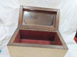 1970LERDEN FORMİKA KAPLI AHŞAP AYNALI TRAŞ KUTUSU