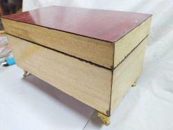 1970LERDEN FORMİKA KAPLI AHŞAP AYNALI TRAŞ KUTUSU