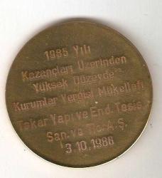 K82-----İSTANBUL TİCARET ODASI1986 KURUMLAR VERGİSİ MÜKELLEFİ MADALYONU-TOKAR YAPI-ALTIN KAPLAMA