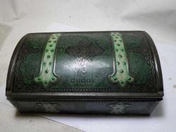 ÇY3---DUDAK CİKLETLERİ TENEKE KUTU