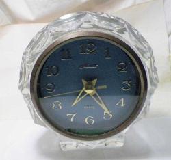 MAAK MARKA CAM KASA PİLLİ RUS MASA SAATİ-ÇALIŞMIYOR