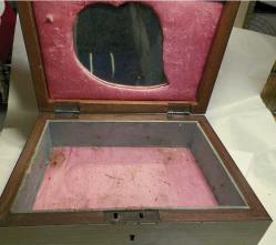 FORMİKA KAPLI ESKİ AYNALI DİKİŞ KUTUSU