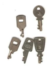AN5------ESKİ KÜÇÜK ANAHTARLAR LOTU-5 ADET