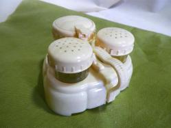 P92---1960-70'LERDEN SERT PLASTİK TUZLUK BİBERLİK