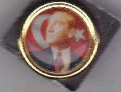 R9--ATATÜRK RESİMLİ TÜRK BAYRAKLI ROZET-2