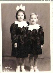 Efemera - SİYAH ÖNLÜKLÜ KIZ ÖĞRENCİLER - kitantik - kitaLog