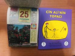 25 Ağustos 2005 hediyelik orijinal Ülkü takvim yaprağı (Cin Ali kitabı hediyeli:)